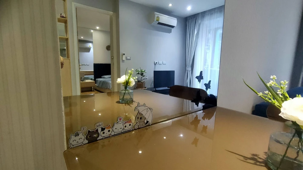 Room for rent at Grande Caribbean Resort Pattaya. Located on the 1st floor, with direct pool access. Fully furnished; just bring your suitcase and mov