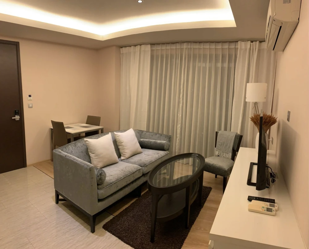 For sale or rent: H Condo Sukhumvit 43. Spacious unit with ample living space on the 16th floor, offering great views. Don't miss out!