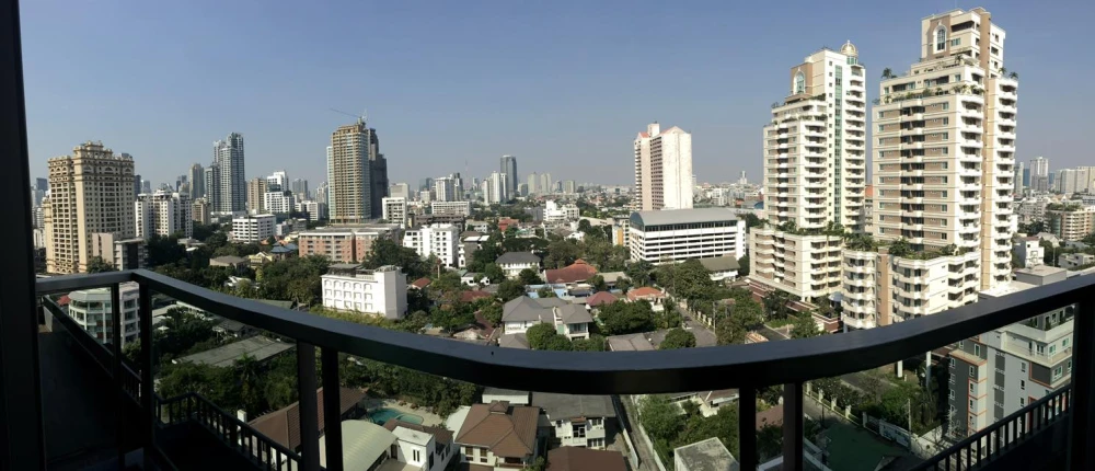 For sale or rent: H Condo Sukhumvit 43. Spacious unit with ample living space on the 16th floor, offering great views. Don't miss out!