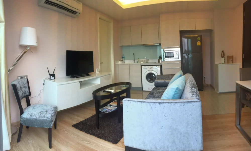 For sale or rent: H Condo Sukhumvit 43. Spacious unit with ample living space on the 16th floor, offering great views. Don't miss out!