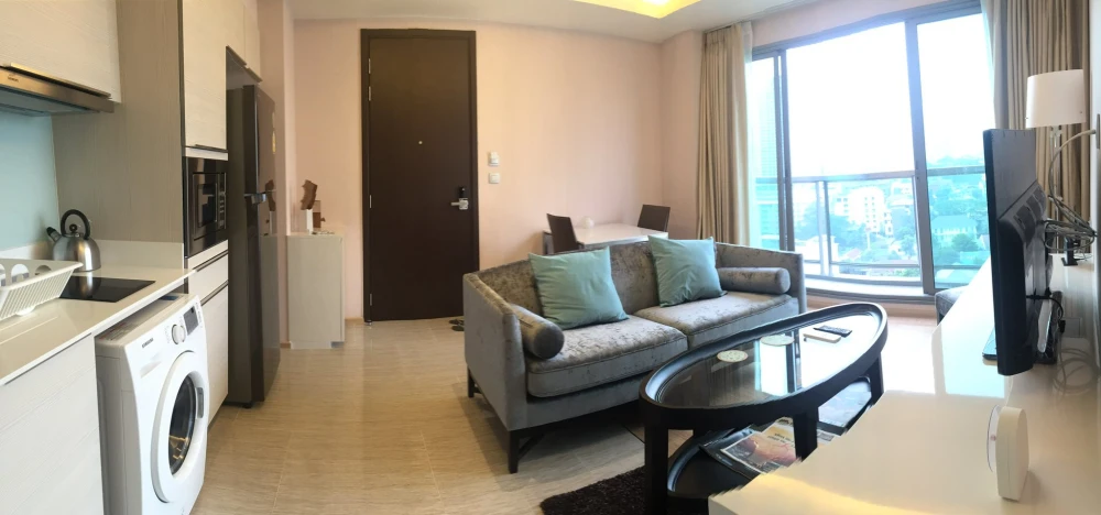 For sale or rent: H Condo Sukhumvit 43. Spacious unit with ample living space on the 16th floor, offering great views. Don't miss out!