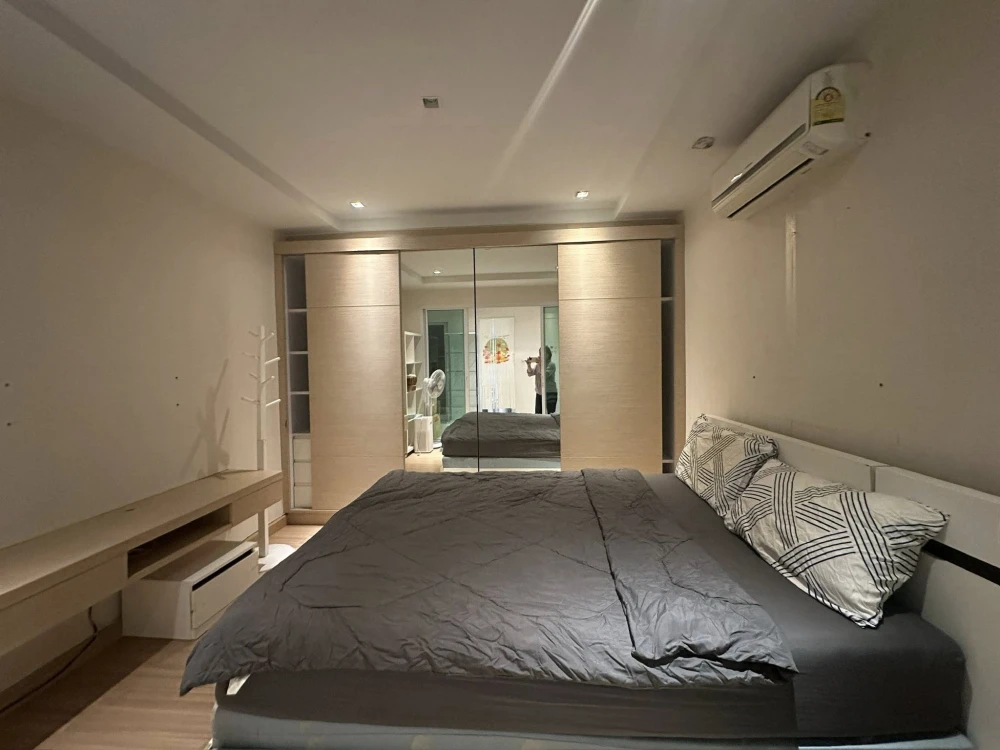 For sale or rent: Happy Condo Ladprao 101, a lovely room on the 2nd floor, with plenty of usable space and complete amenities. Don't miss out!