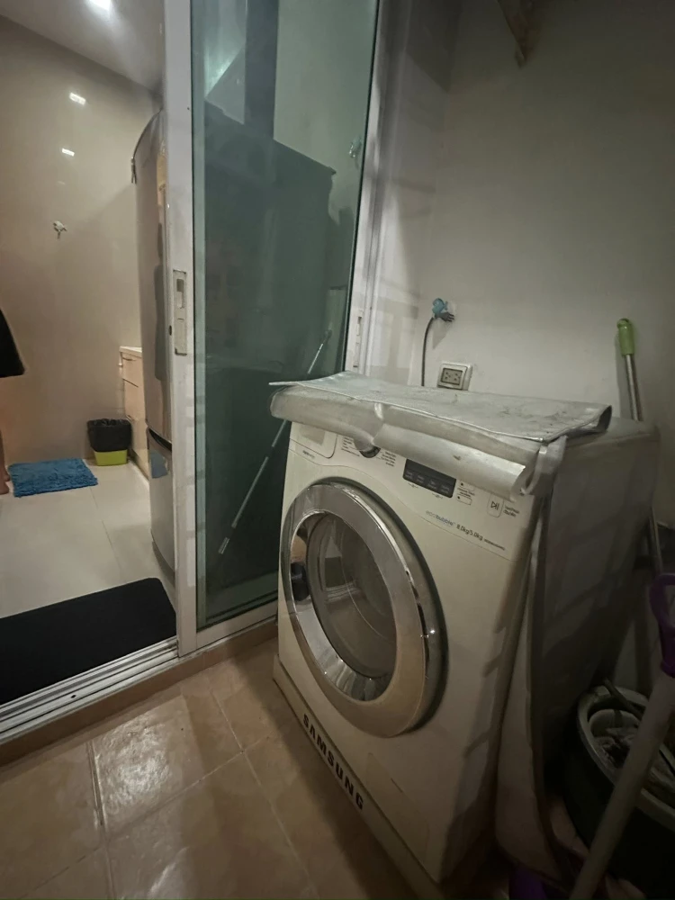 For sale or rent: Happy Condo Ladprao 101, a lovely room on the 2nd floor, with plenty of usable space and complete amenities. Don't miss out!