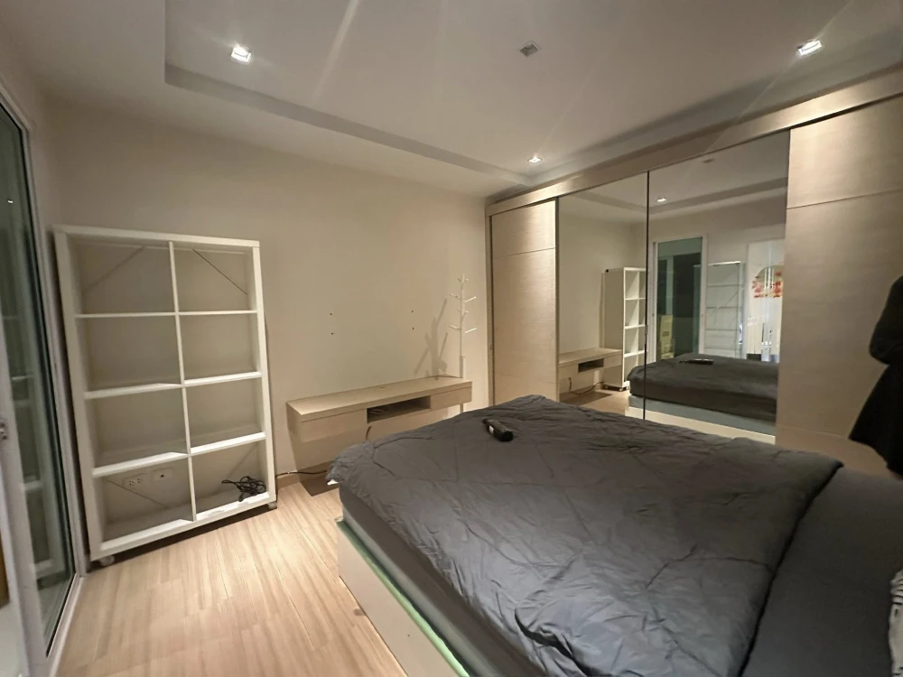 For sale or rent: Happy Condo Ladprao 101, a lovely room on the 2nd floor, with plenty of usable space and complete amenities. Don't miss out!