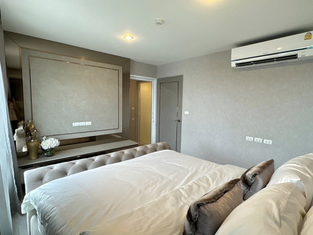 For sale or rent: Happy Condo Ladprao 101. Fully furnished unit with spacious living area, 4th floor, pool view, and large balcony. Book now!