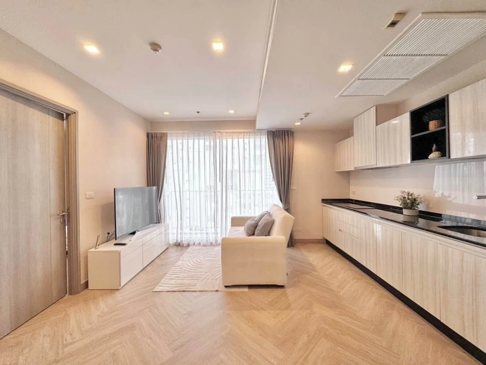 For sale or rent: HQ Thonglor. Spacious rooms with ample usable space, coordinated interior design, and fully furnished. Don't miss out!