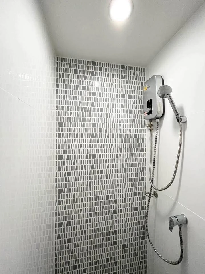 For sale or rent: Icondo Salaya 2, 7th floor, with an open-air pool view, receiving good water energy according to Feng Shui principles. Come reserve