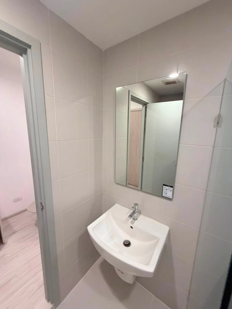 For sale or rent: Ideo Mobi Wongsawang-Interchange. A comfortable room in a great location with complete amenities. Don't miss out!