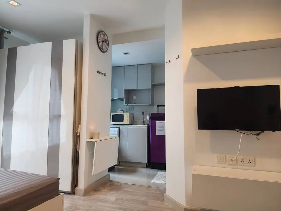 For sale or rent: Ideo Mobi Rama 9, 9th floor, swimming pool view, good breeze, unblocked view, with electrical appliances. Don't miss out or you'll r