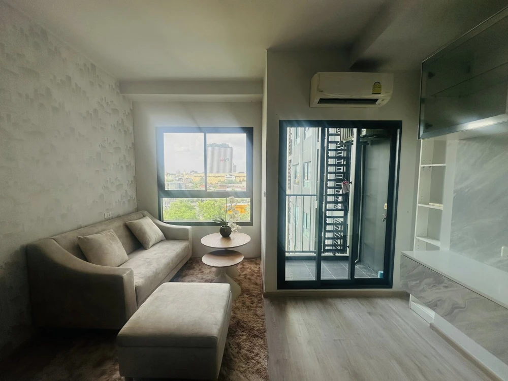 For sale or rent: Ideo New Rama 9, 10th floor, swimming pool view, nice room, interested in owning, hurry and reserve now.