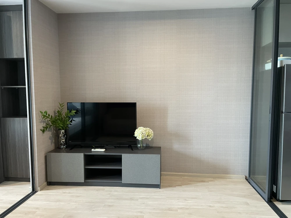 For sale, for rent, IDEO Ratchada-Sutthisan, 22nd floor, very breezy, not hot, fully decorated, modern style, blue + cream + gray tones, very worth bo