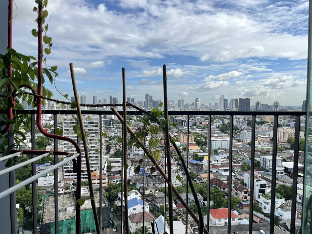 For sale, for rent, IDEO Ratchada-Sutthisan, 22nd floor, very breezy, not hot, fully decorated, modern style, blue + cream + gray tones, very worth bo