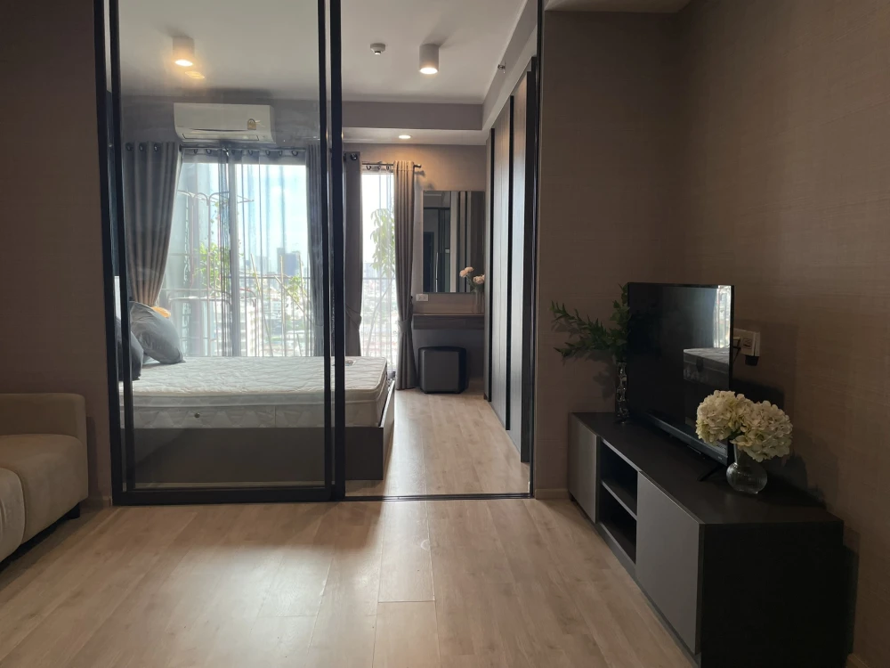 For sale, for rent, IDEO Ratchada-Sutthisan, 22nd floor, very breezy, not hot, fully decorated, modern style, blue + cream + gray tones, very worth bo