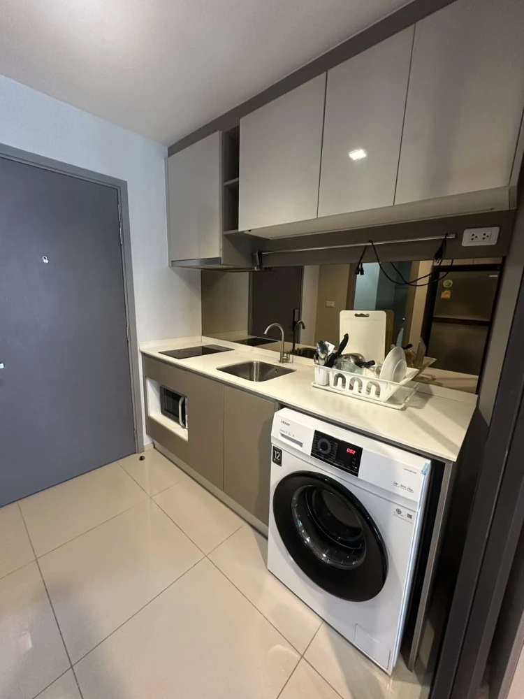 For sale/rent Ideo sathorn wongwian yai, very beautiful room, 17th floor, city view, very good atmosphere. The room is ready. Hurry up.