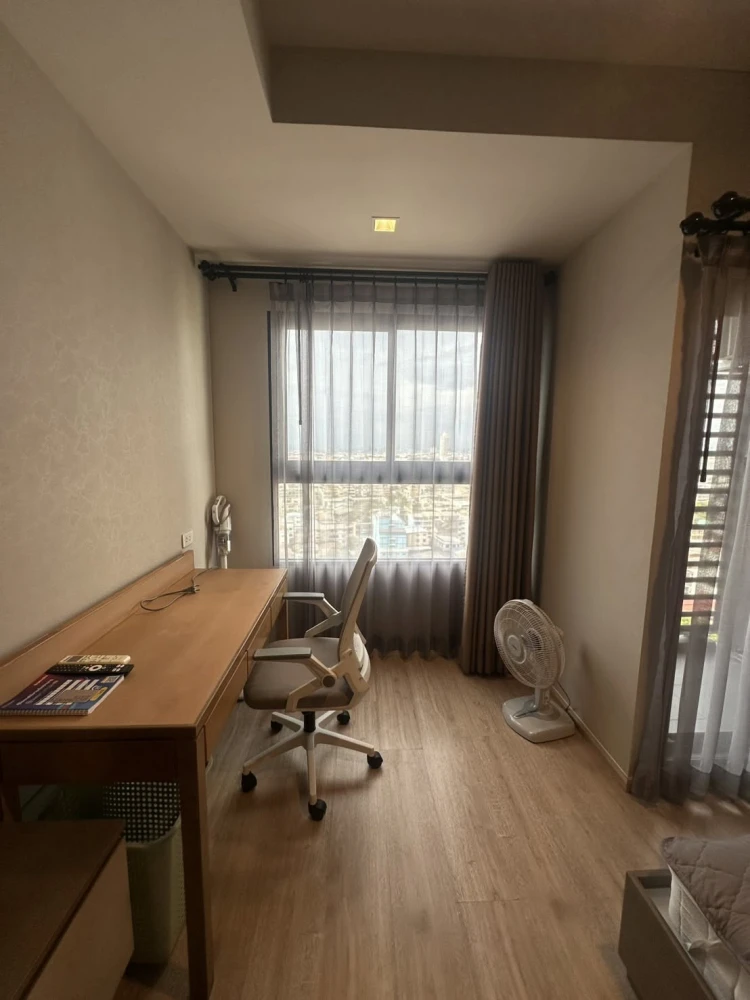 For sale/rent Ideo sathorn wongwian yai, very beautiful room, 17th floor, city view, very good atmosphere. The room is ready. Hurry up.