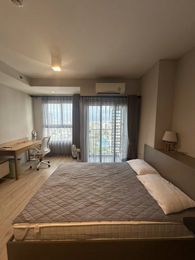 For sale/rent Ideo sathorn wongwian yai, very beautiful room, 17th floor, city view, very good atmosphere. The room is ready. Hurry up.