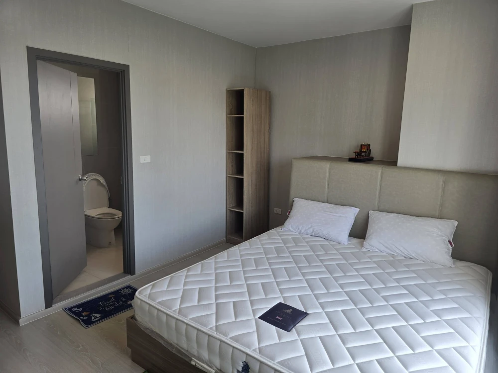 For sale or rent: IDEO Thaphra Interchange, 5th floor. This floor has higher ceilings than other floors because it's located on the parking level with