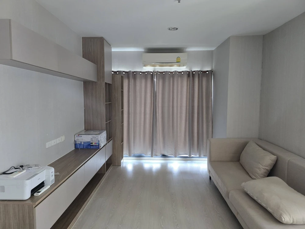 For sale or rent: IDEO Thaphra Interchange, 5th floor. This floor has higher ceilings than other floors because it's located on the parking level with