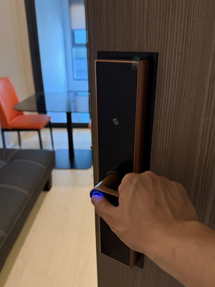 For sale or rent at Ideo Thaphra Interchange. The room is on a very high floor, with great ventilation. Same floor as the common area. Super convenien