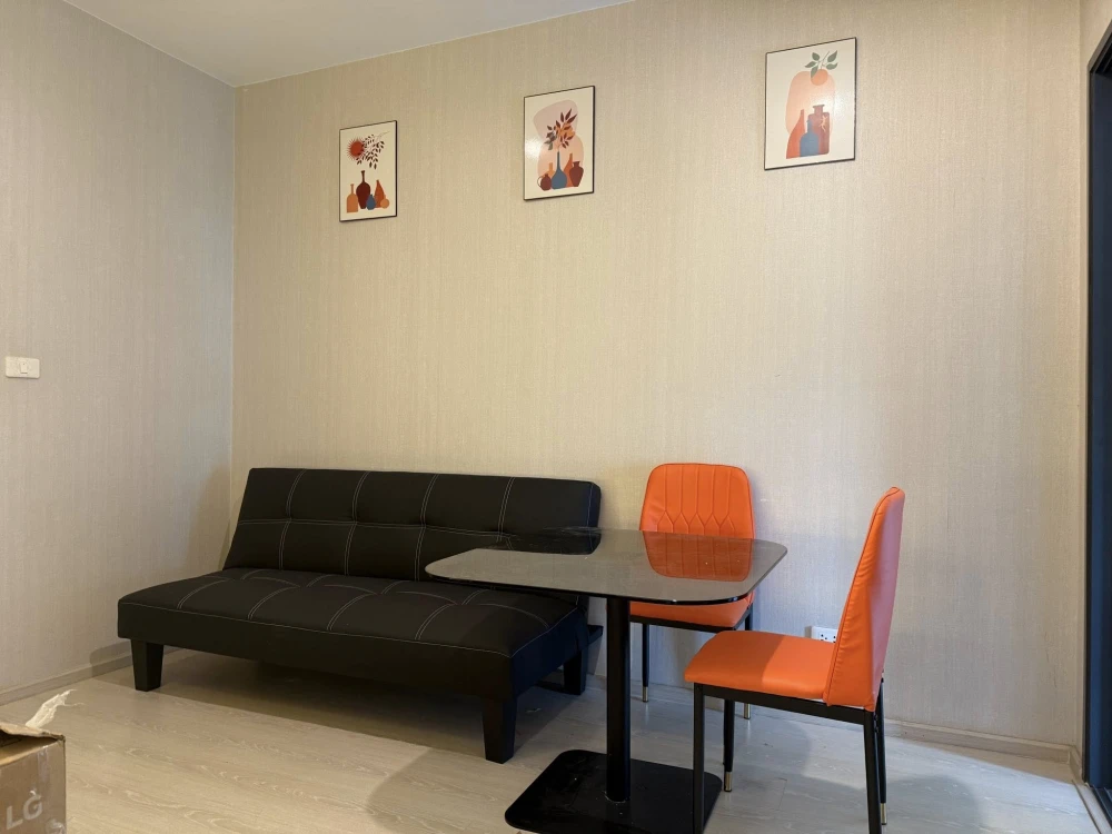 For sale or rent at Ideo Thaphra Interchange. The room is on a very high floor, with great ventilation. Same floor as the common area. Super convenien