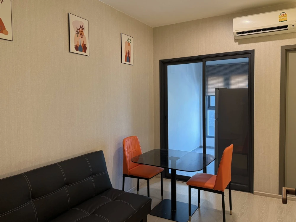 For sale or rent at Ideo Thaphra Interchange. The room is on a very high floor, with great ventilation. Same floor as the common area. Super convenien