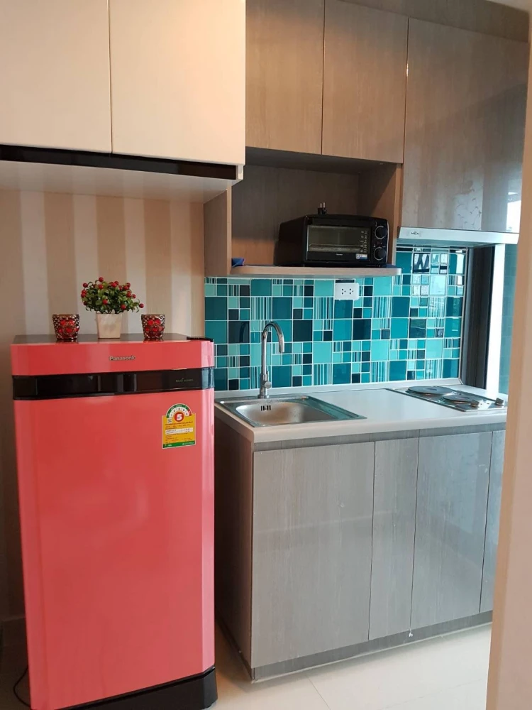 For sale or rent: Ideo Wutthakat, built-in decoration, granite floor, north facing, not hot, not next to the garbage room, must arrange.