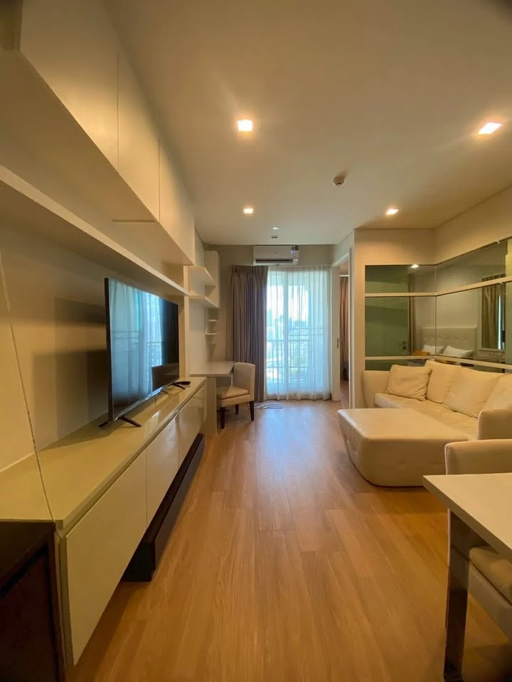 For sale or rent: IVY THONGLOR, 1 bedroom, 1 bathroom, spacious living area, beautiful unblocked view. Book now!