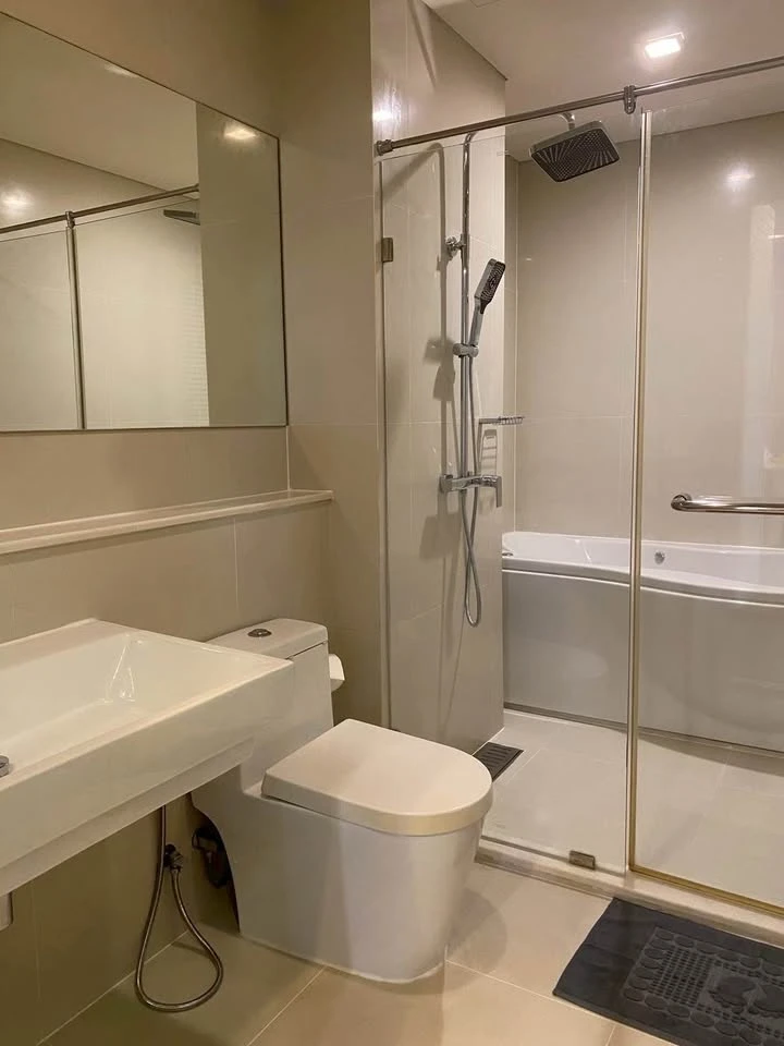 For sale or rent: IVY THONGLOR, 1 bedroom, 1 bathroom, spacious living area, beautiful unblocked view. Book now!