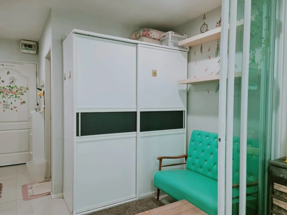 For sale or rent: Kensington Bearing. Rooms are partitioned into separate, clearly defined zones. Great price! Book now!