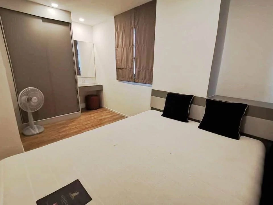 For sale or rent: Kensington Laem Chabang, Building B, 6th floor, size 35 square meters, corner room with pool view, meets all needs.