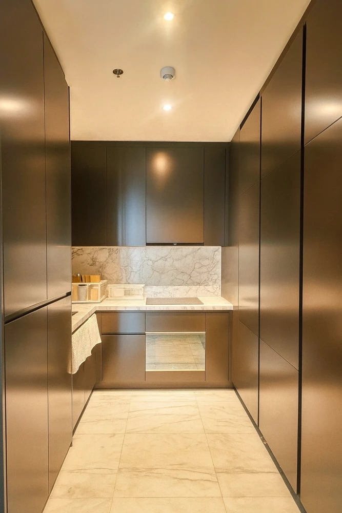 For sale or rent: Khun by Yoo, 8th floor (Thonglor view). Designed by Philippe Starck, this exceptional property is not to be missed.