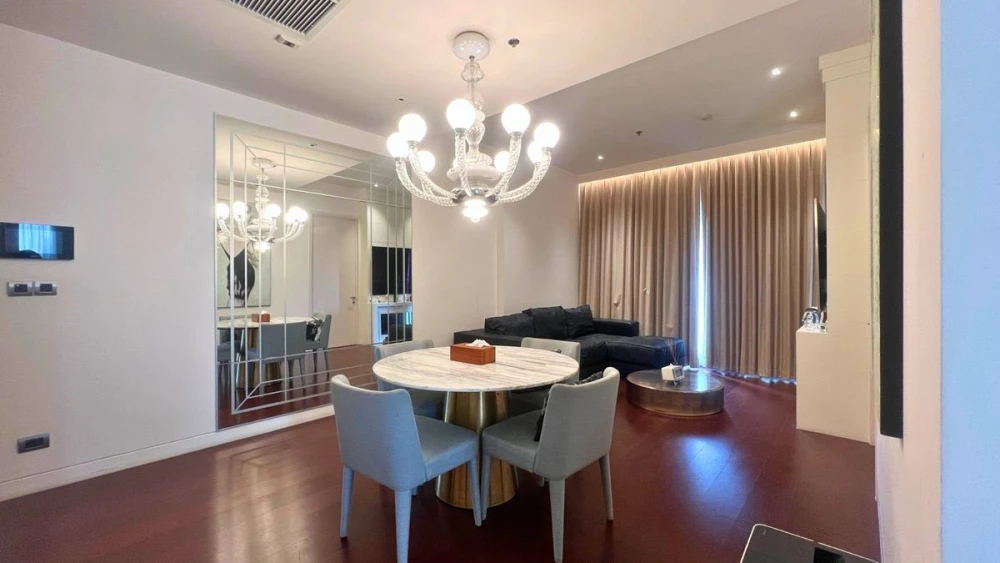 For sale or rent: Khun by Yoo, 8th floor (Thonglor view). Designed by Philippe Starck, this exceptional property is not to be missed.
