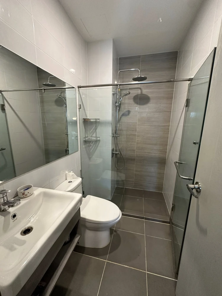 For sale, for rent Knightsbridge Collage Ramkhamhaeng, beautifully decorated room, with good wallpaper, great price, book now.