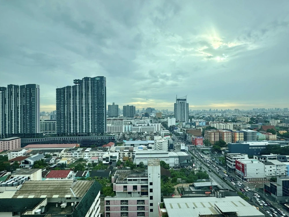 For sale, for rent Knightsbridge Collage Ramkhamhaeng, beautifully decorated room, with good wallpaper, great price, book now.