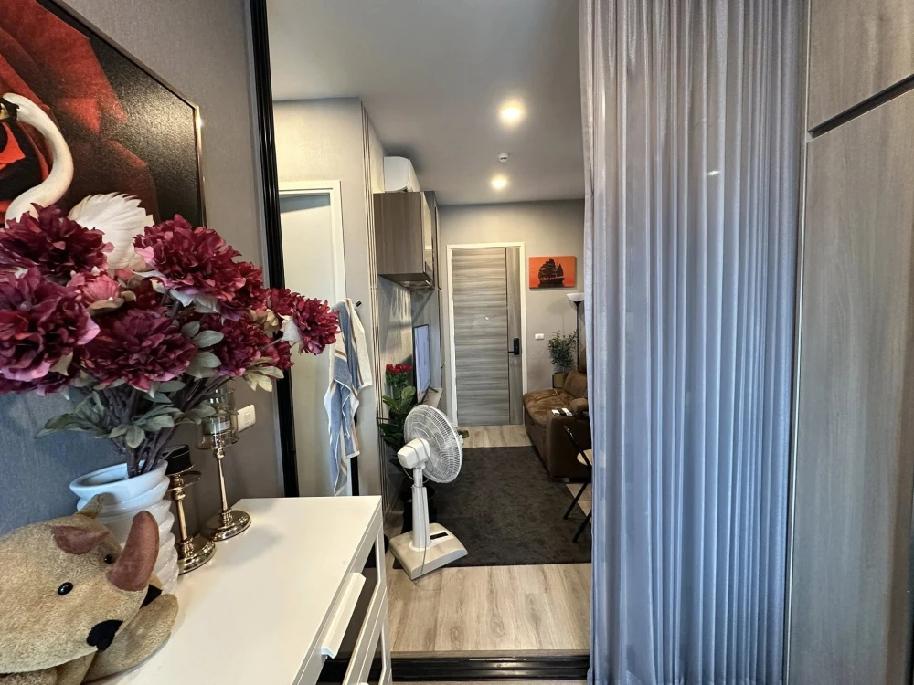 For sale, for rent Knightsbridge Collage Ramkhamhaeng, beautifully decorated room, with good wallpaper, great price, book now.