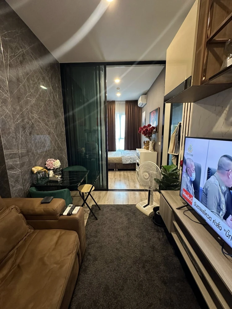 For sale, for rent Knightsbridge Collage Ramkhamhaeng, beautifully decorated room, with good wallpaper, great price, book now.