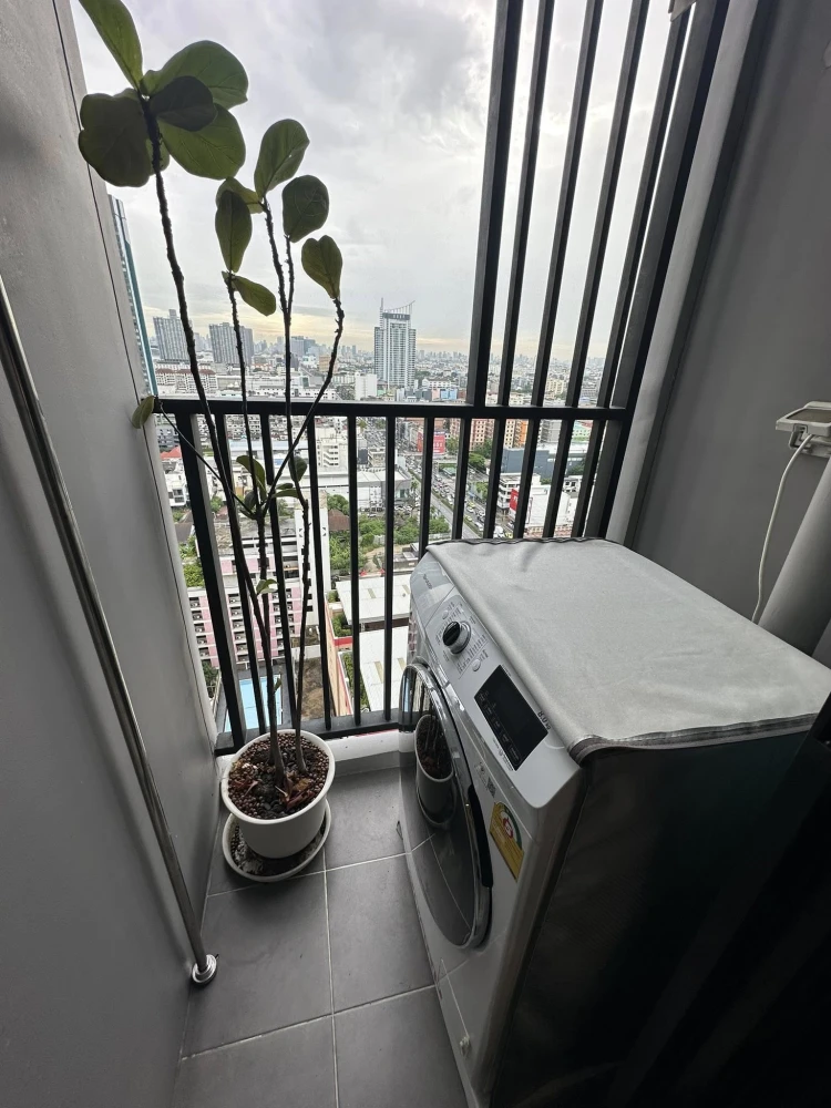 For sale, for rent Knightsbridge Collage Ramkhamhaeng, beautifully decorated room, with good wallpaper, great price, book now.