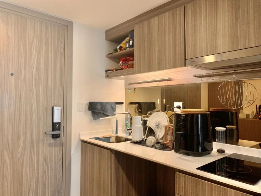 For sale or rent: Knightsbridge Phaholyothin-Interchange. A comfortable room with high ceilings and airy feel. Fully furnished. Don't miss out!