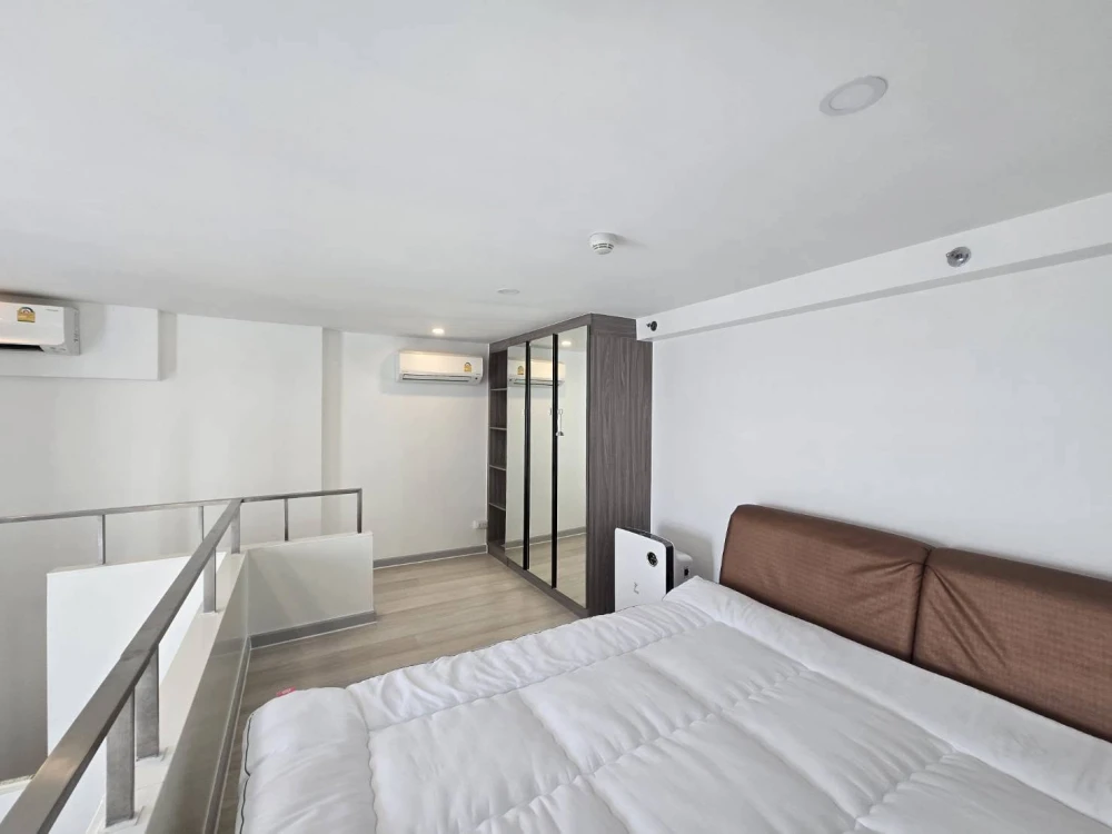 For sale or rent: Knightsbridge Prime Sathorn, Duplex unit, very high floor, incredibly spacious. A must-have!