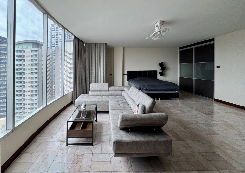 For sale, for rent: La Maison Phaholyothin 24, spacious room, lots of usable space. If you don't book, you'll regret it later.