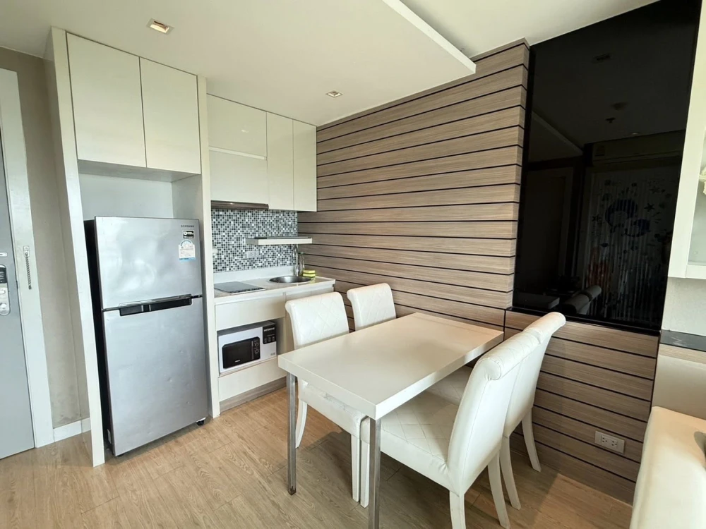 For sale or rent: La Santir (Jomtien), fully furnished with built-in furniture throughout the room. The view is very pleasing to the eye. Don't just l