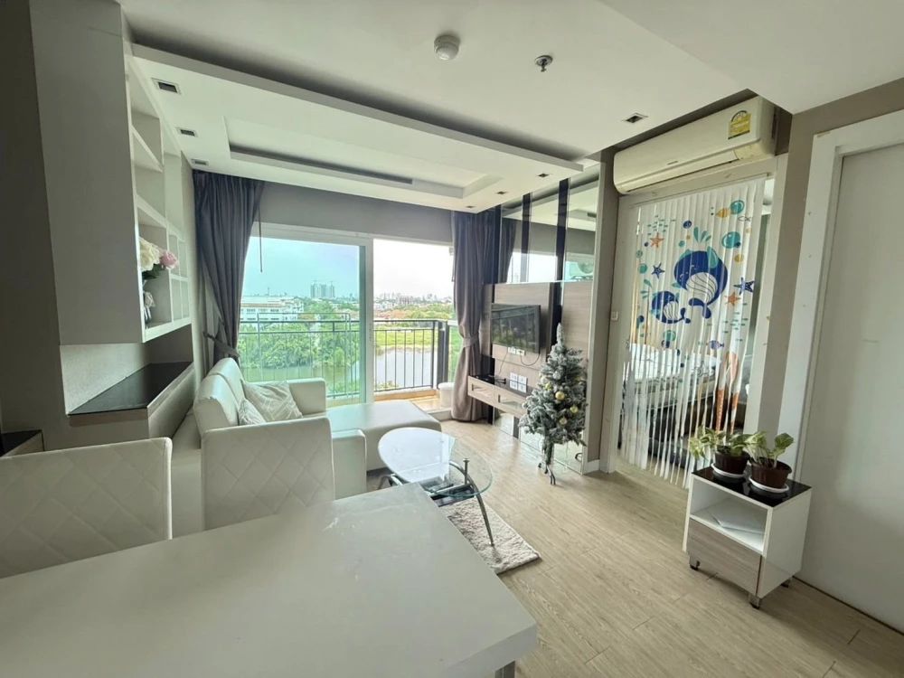 For sale or rent: La Santir (Jomtien), fully furnished with built-in furniture throughout the room. The view is very pleasing to the eye. Don't just l