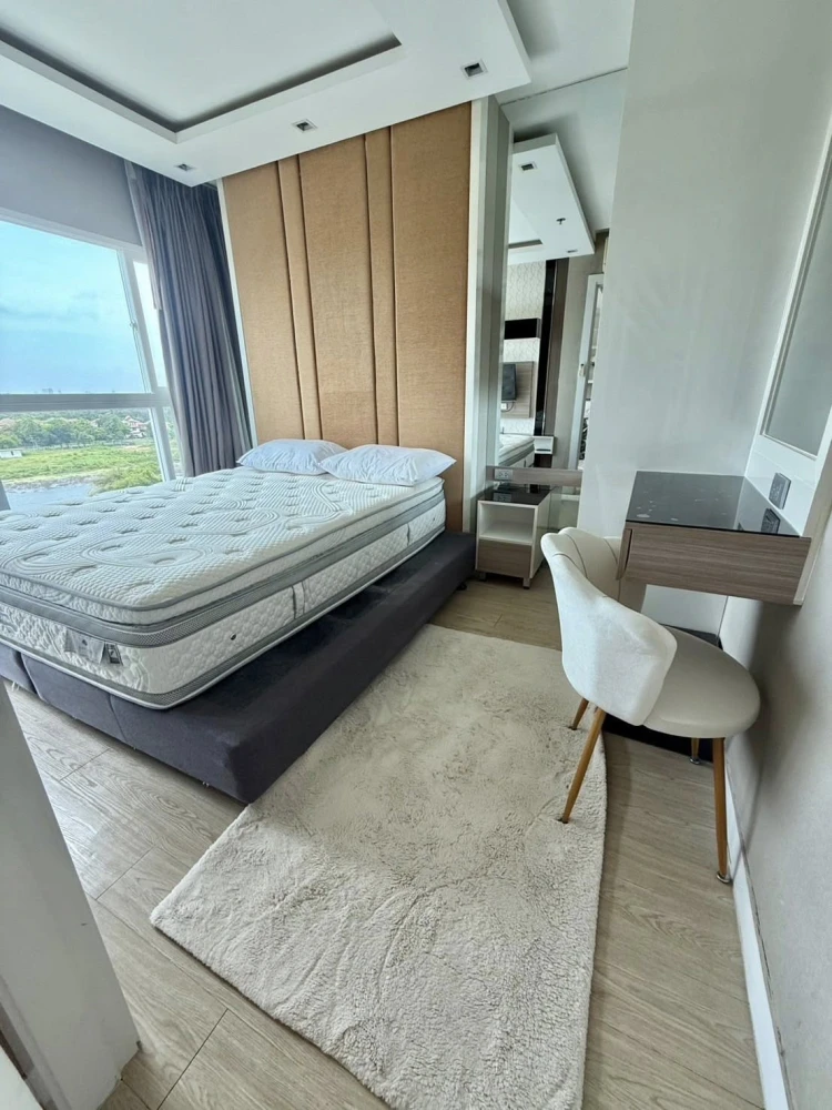 For sale or rent: La Santir (Jomtien), fully furnished with built-in furniture throughout the room. The view is very pleasing to the eye. Don't just l