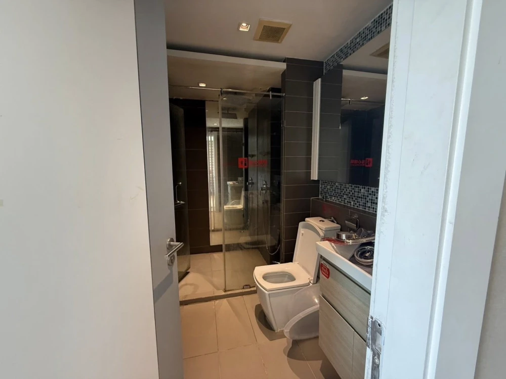 For sale or rent: La Santir (Jomtien), fully furnished with built-in furniture throughout the room. The view is very pleasing to the eye. Don't just l
