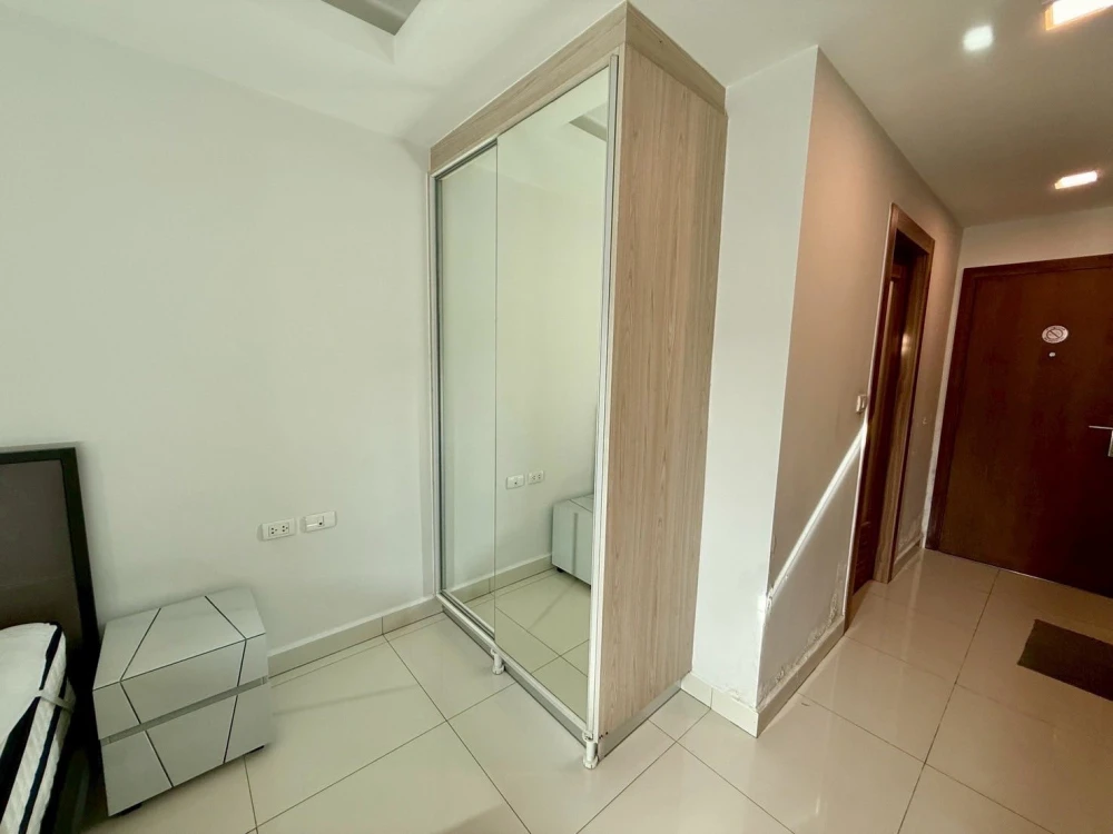 For sale or rent: Laguna Beach Resort 2 (Jomtien), swimming pool view room, fully furnished, ready to move in immediately.