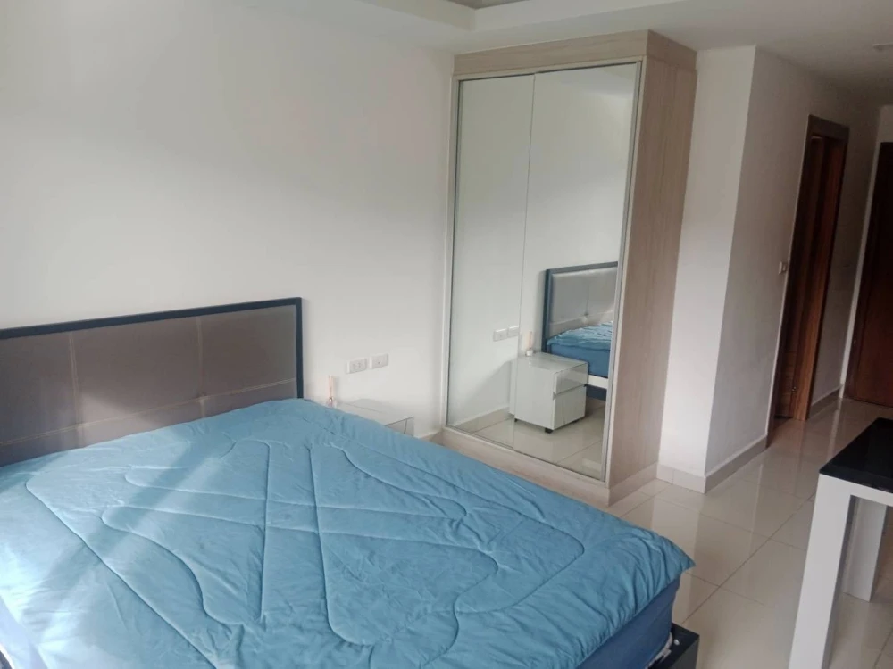 For sale or rent: Laguna Beach Resort 2 (Jomtien), swimming pool view room, fully furnished, ready to move in immediately.