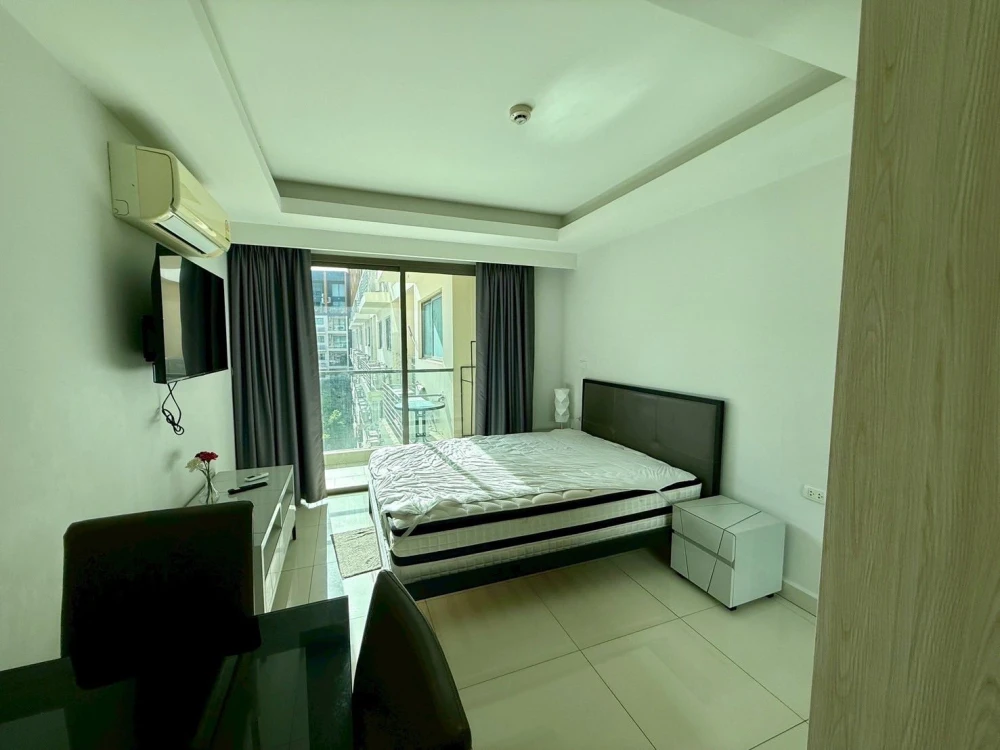 For sale or rent: Laguna Beach Resort 2 (Jomtien), swimming pool view room, fully furnished, ready to move in immediately.
