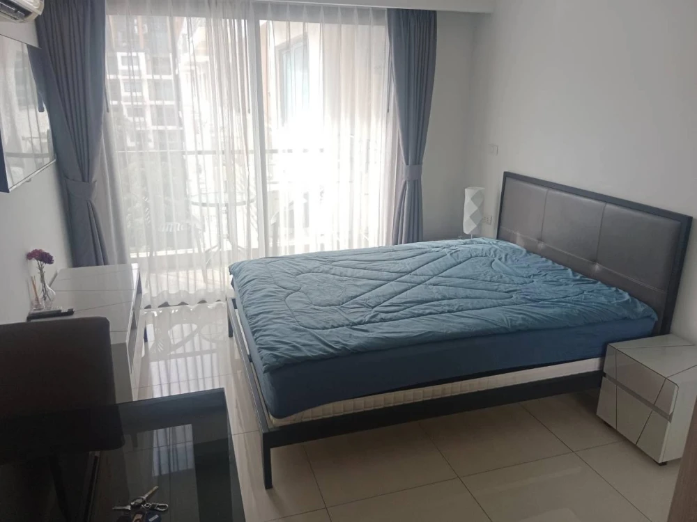 For sale or rent: Laguna Beach Resort 2 (Jomtien), swimming pool view room, fully furnished, ready to move in immediately.