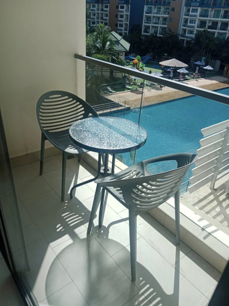 For sale or rent: Laguna Beach Resort 2 (Jomtien), swimming pool view room, fully furnished, ready to move in immediately.