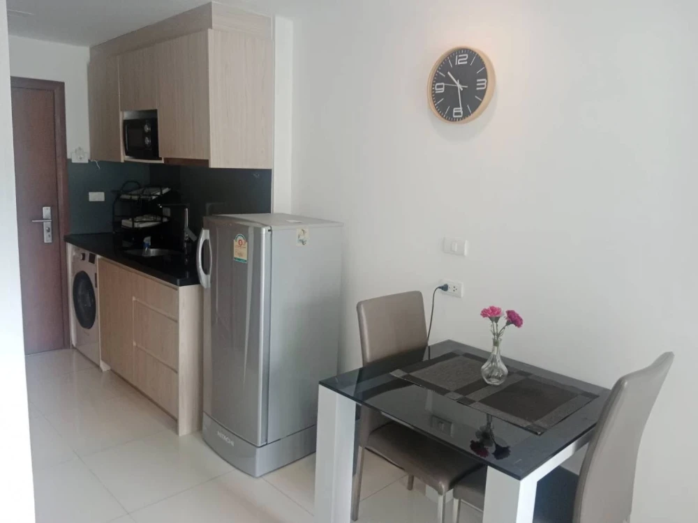 For sale or rent: Laguna Beach Resort 2 (Jomtien), swimming pool view room, fully furnished, ready to move in immediately.